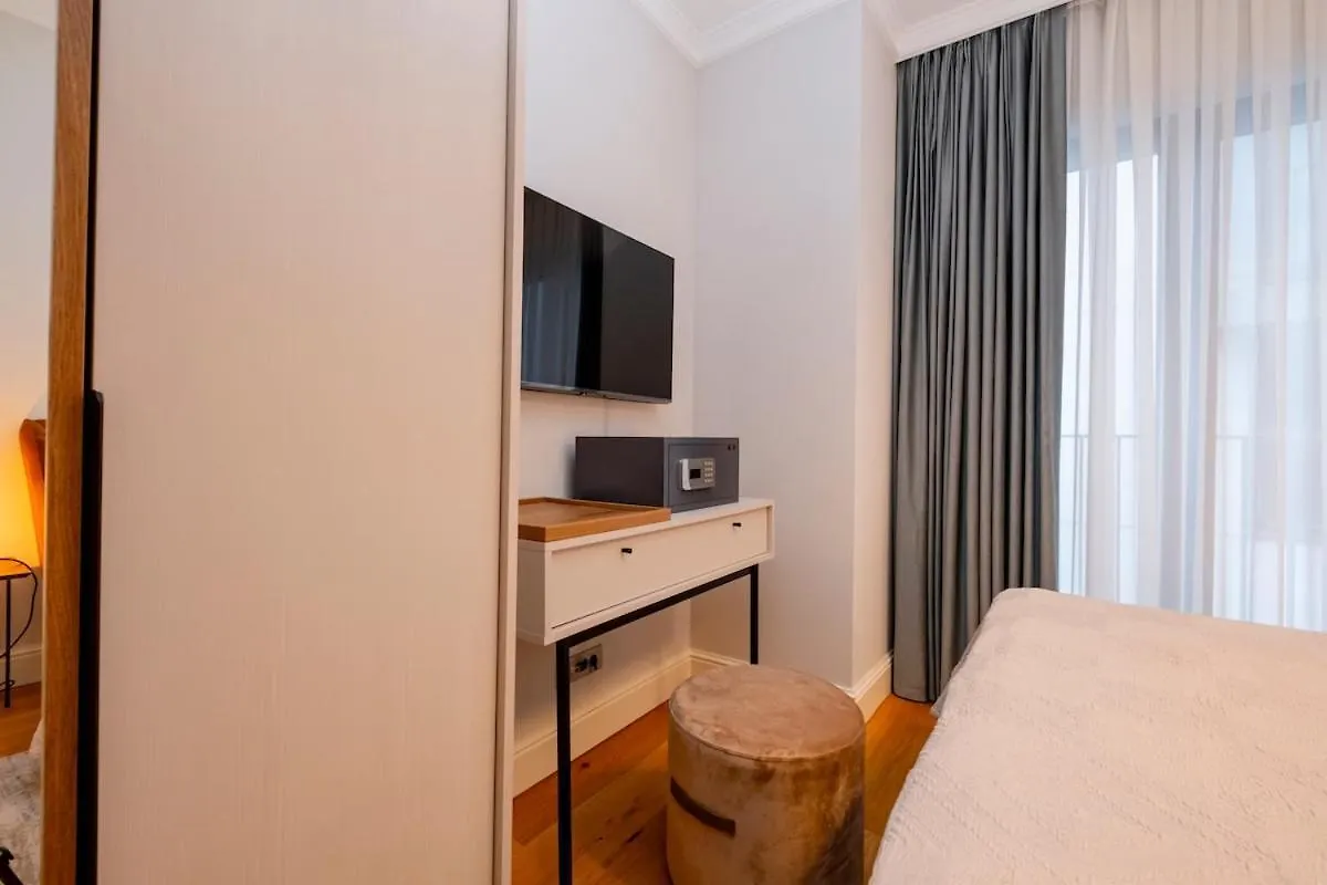 One-Bedroom Residence Apartment In Taksim Istanboel